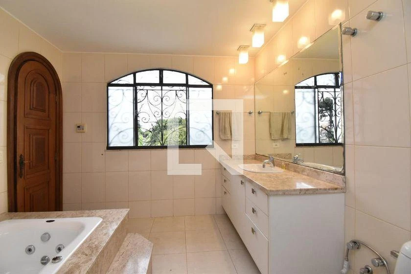 House with 5 bedrooms, gas stove and 650 m² — photo 18