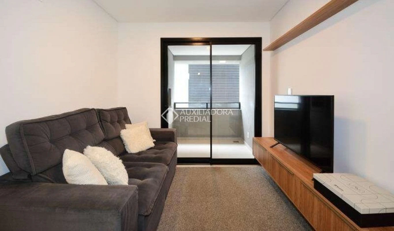2-bedroom apartment in a building with a gym — photo 7