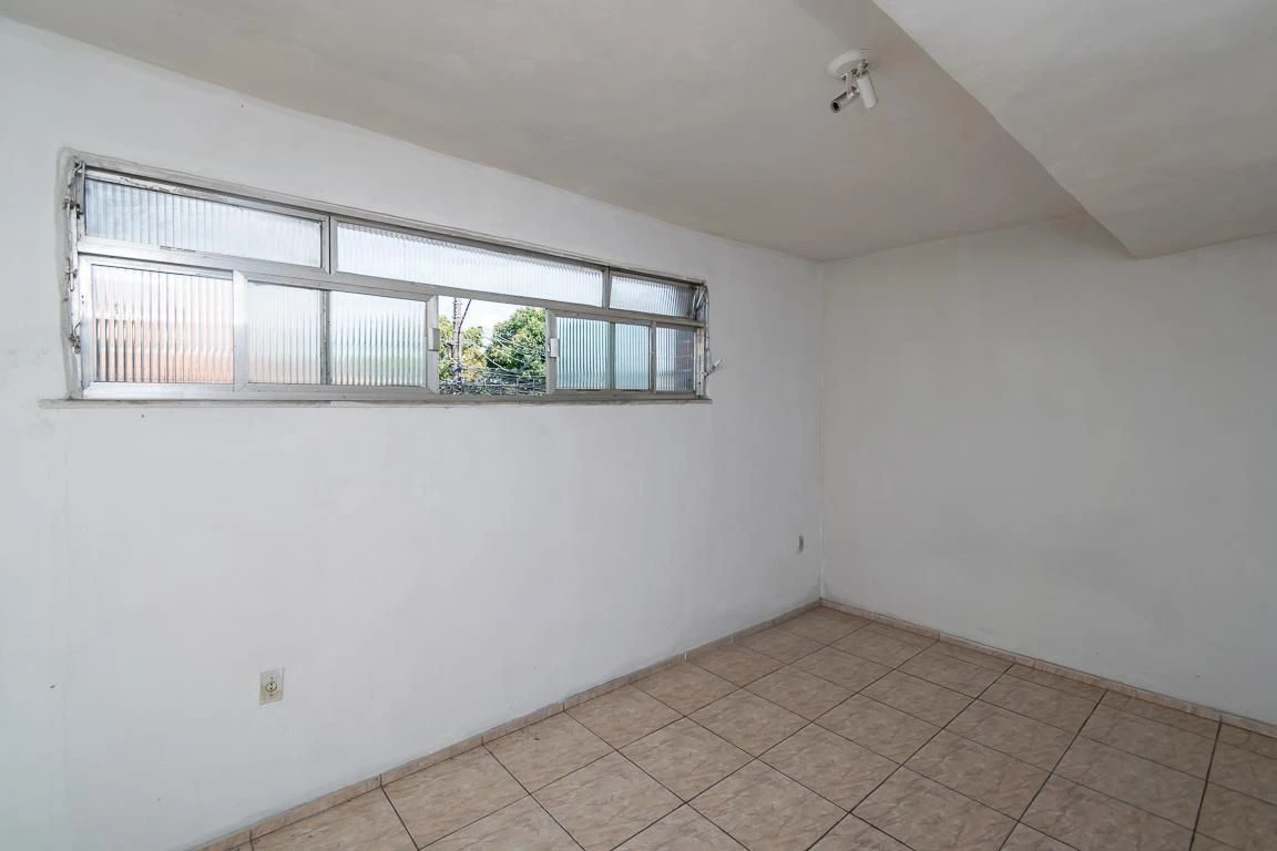 Unfurnished apartment with 2 bedrooms and a laundry area — photo 21