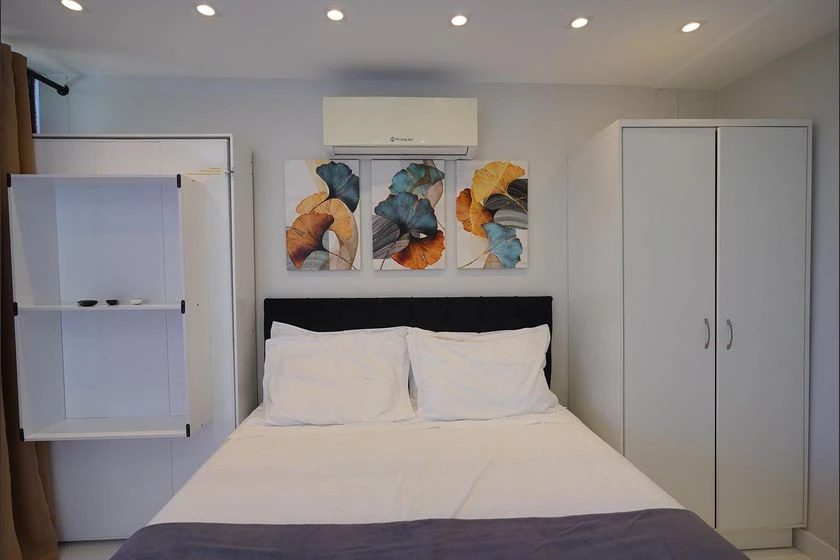 Furnished studio with private garden and BBQ