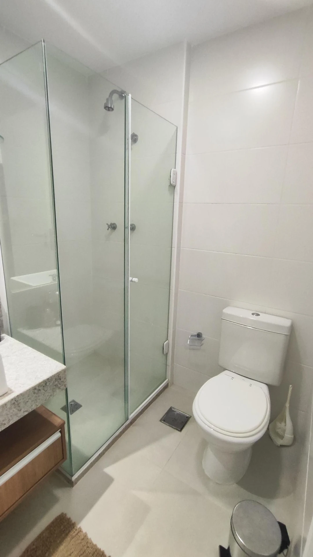 3-bedroom apartment with a glass-enclosed balcony — photo 13