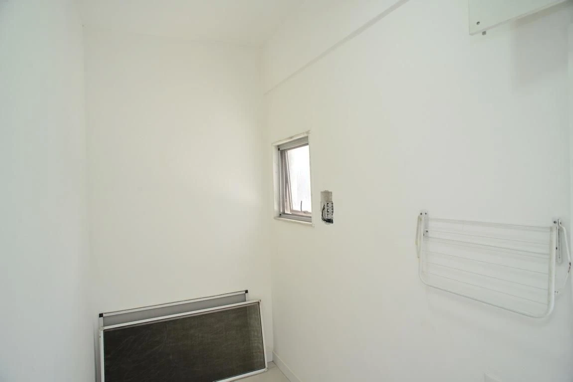 3-bedroom apartment in a building with a gym — photo 47