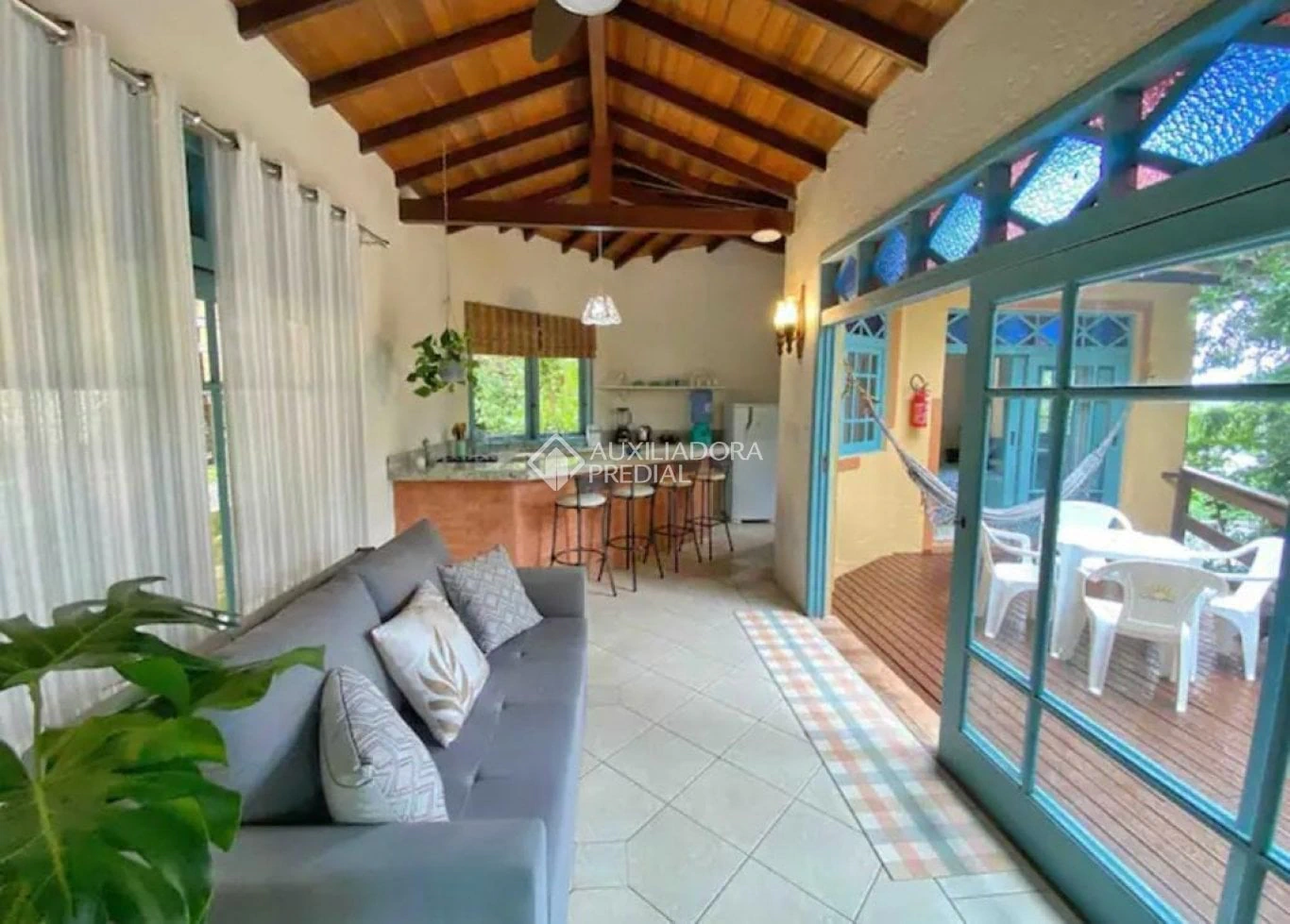 One-bedroom house with a private pool — photo 4