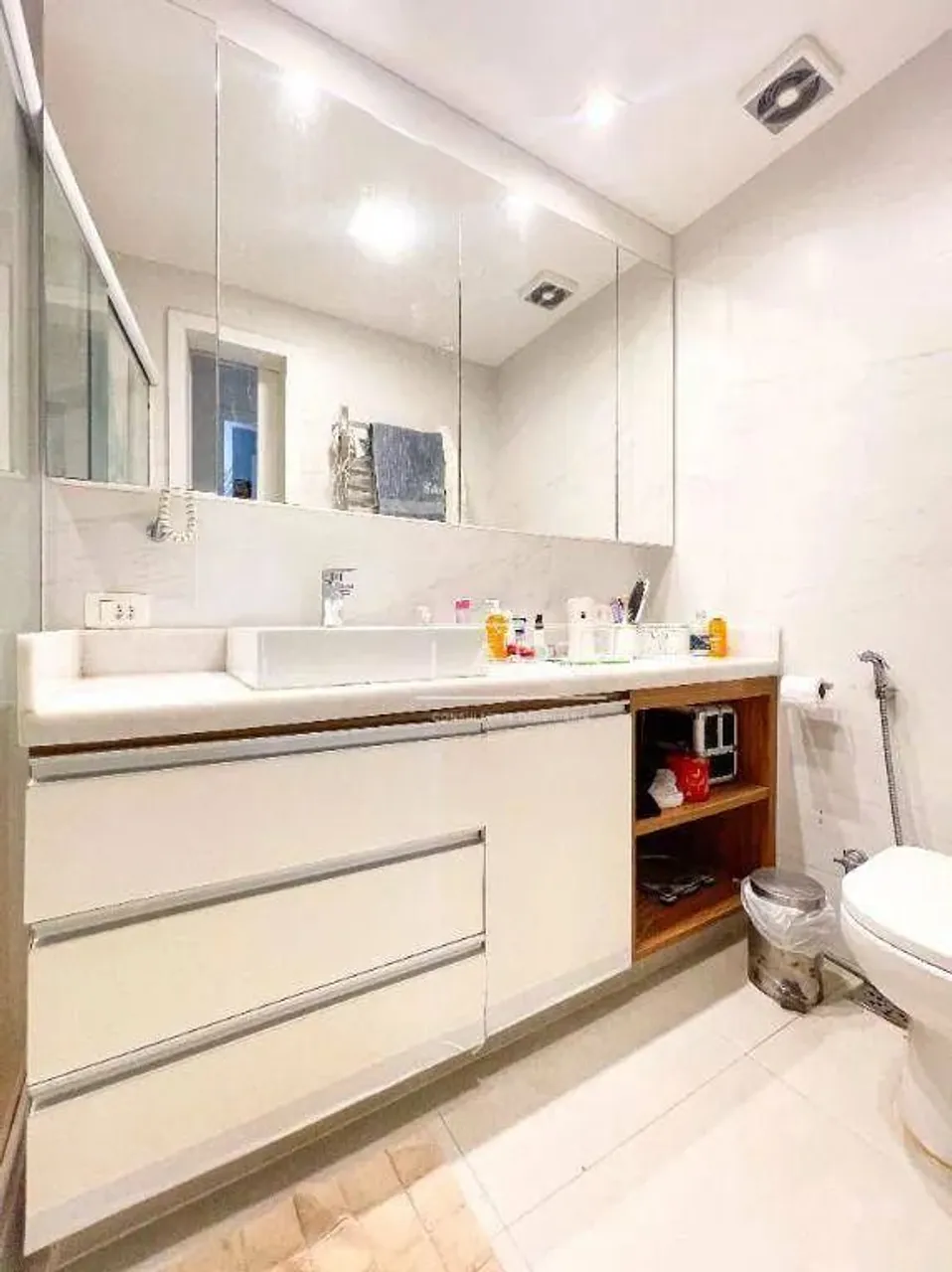 4-bedroom penthouse-style home with 324 m² kitchen — photo 18