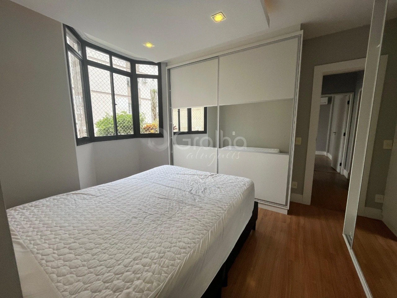 Apartamento com piso de madeira ou laminado, Centro — photo 9