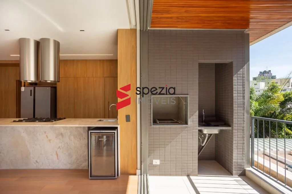 3-bedroom apartment with a grill on the balcony in Curitiba — photo 37