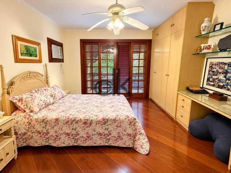5-bedroom house with a home office — photo 17