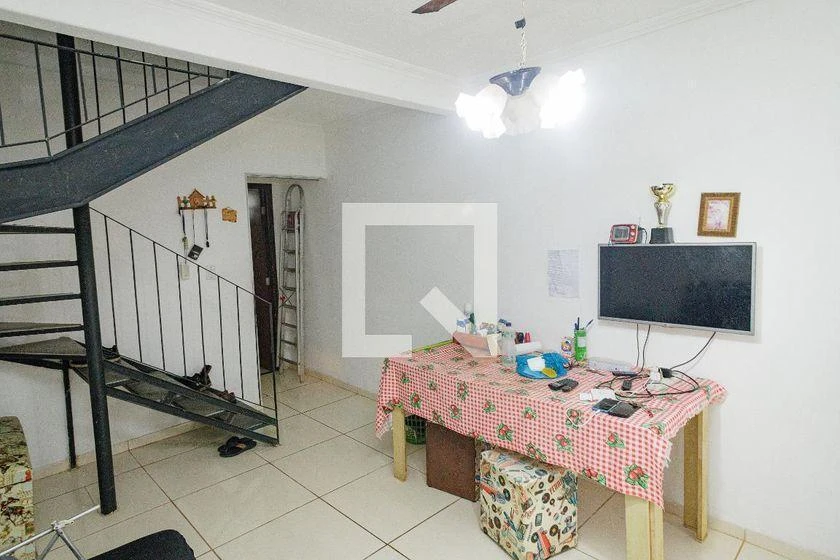Apartamento mobiliado com 2 quartos e 1 banheiro, 64 m²