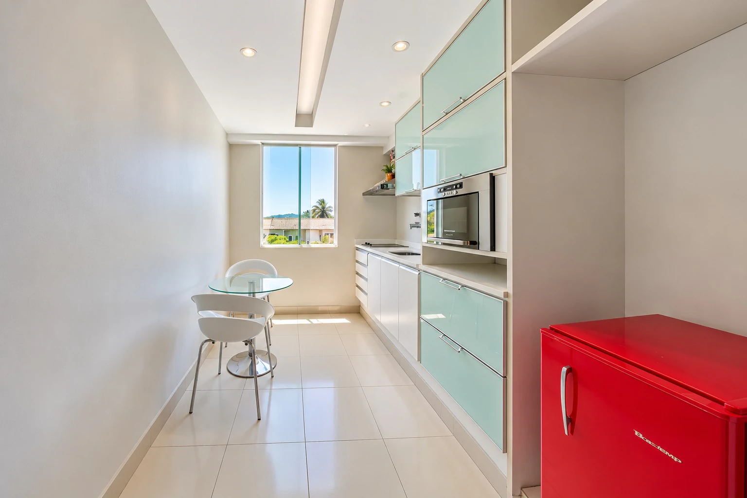 Furnished house, 1100 m², with a glass-enclosed balcony — photo 24