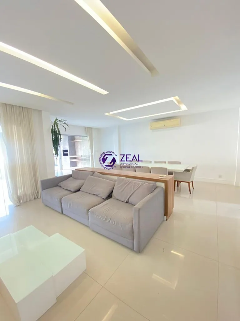Balcony with a grill in a 4-bedroom house, 278 m² — photo 27