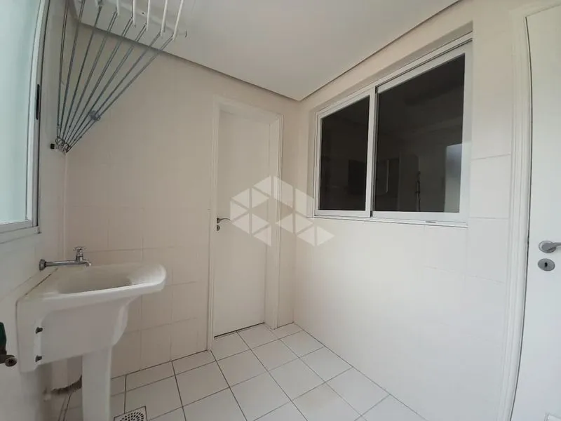 Apartamento com piso de madeira ou laminado, Itacorubi Norte — photo 29