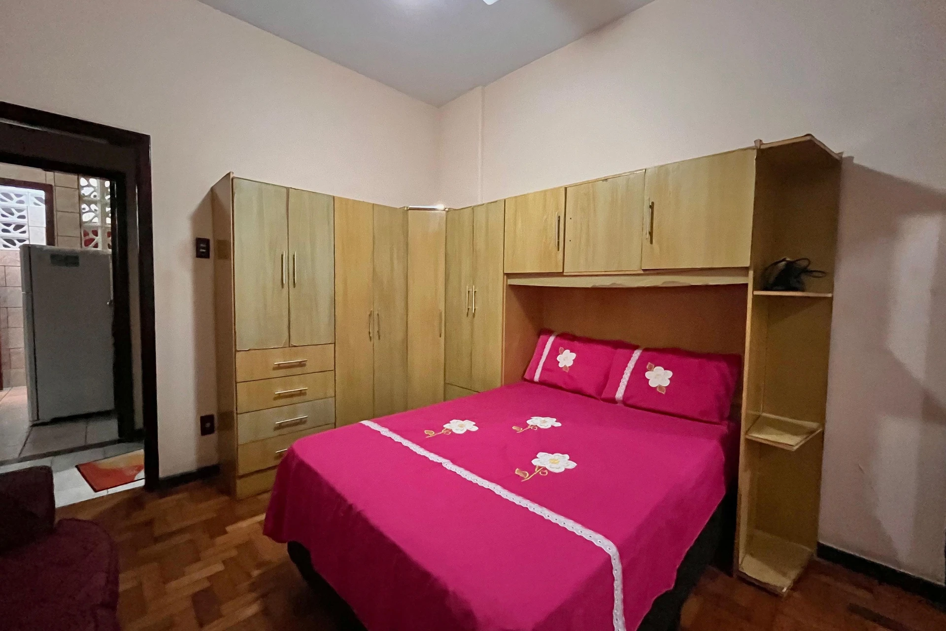 Furnished 2-bedroom apartment with a separate kitchen — photo 10