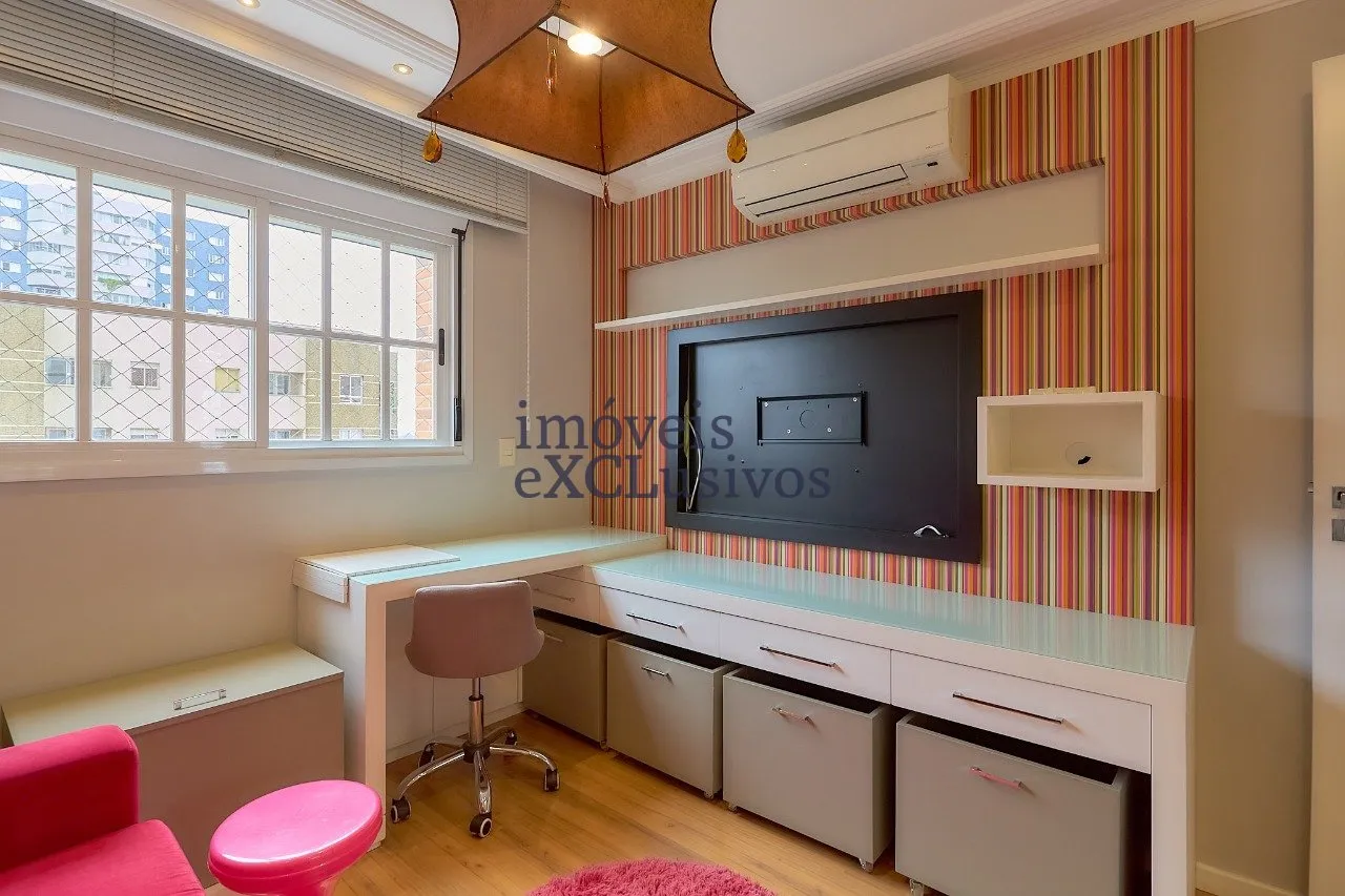 Floor-to-ceiling windows in a 3-bedroom apartment, 146 m² — photo 3