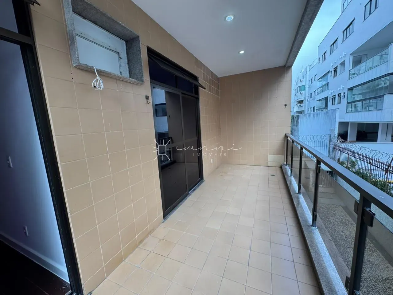 Wood or laminate floors in a 3-bedroom apartment, 140 m² — photo 13