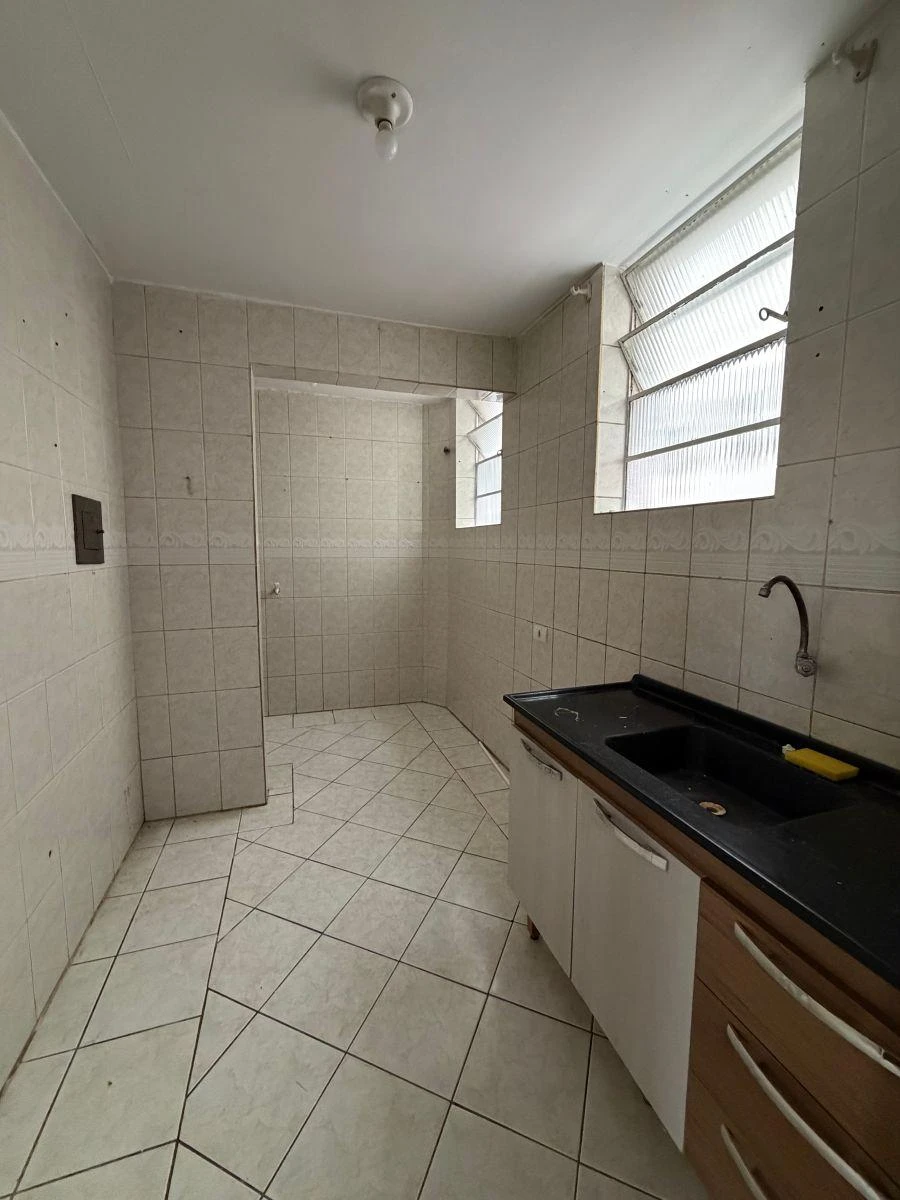 3-bedroom apartment with wood or laminate floors in Curitiba — photo 2