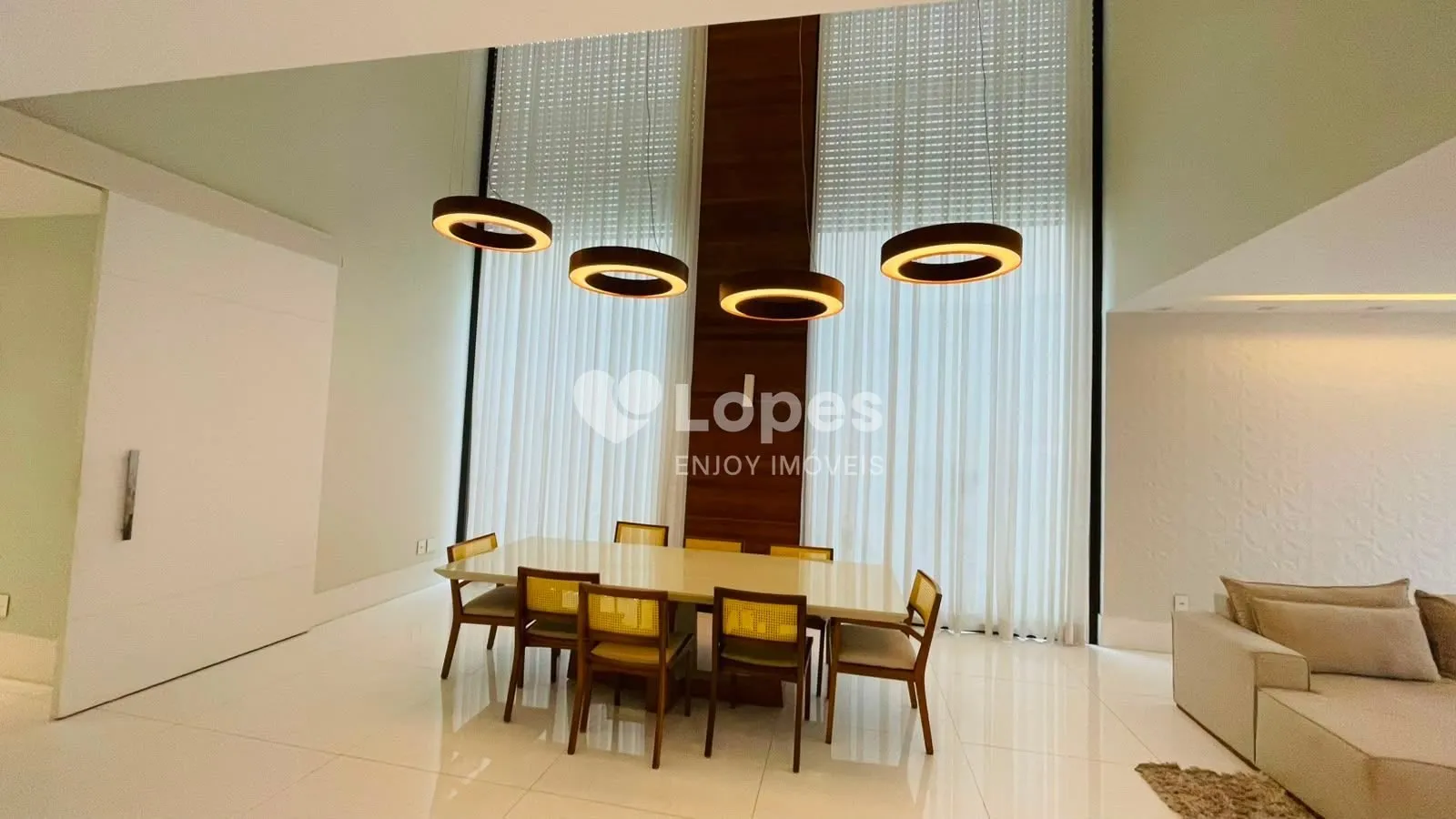 Furnished house with 5 en-suite bedrooms 600 m² — photo 12