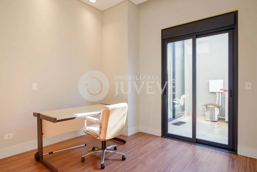 Furnished apartment, 104 m², with a glass-enclosed balcony — photo 28
