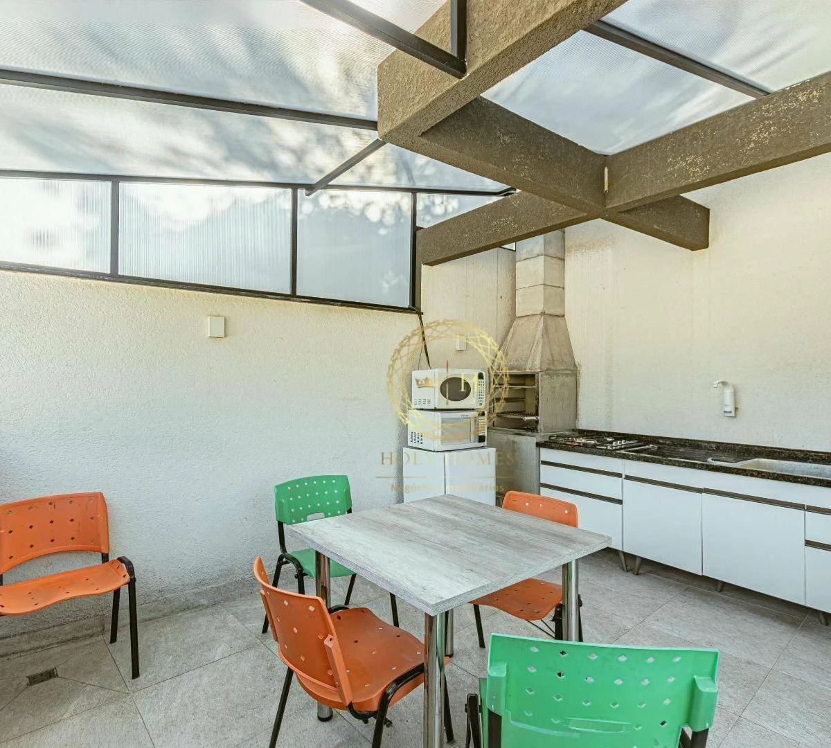 Condo house with a balcony and open-plan kitchen — photo 19