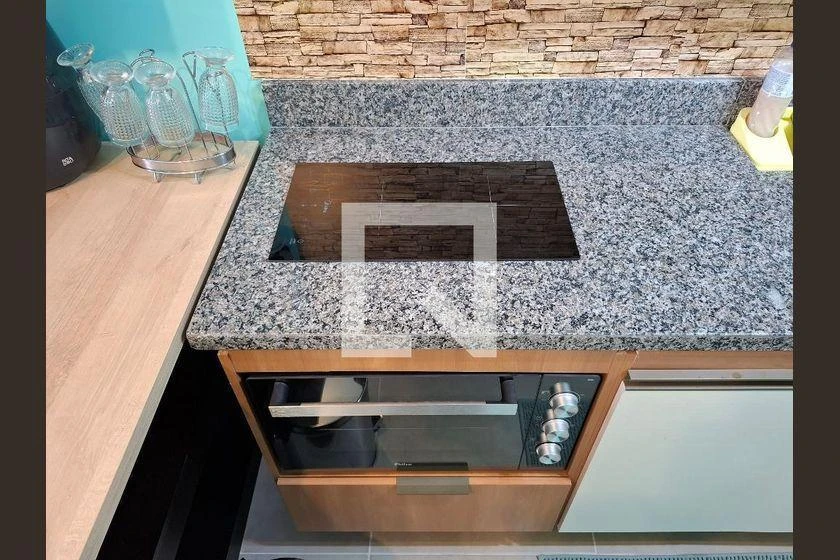 Furnished 1-bedroom apartment with open-plan kitchen