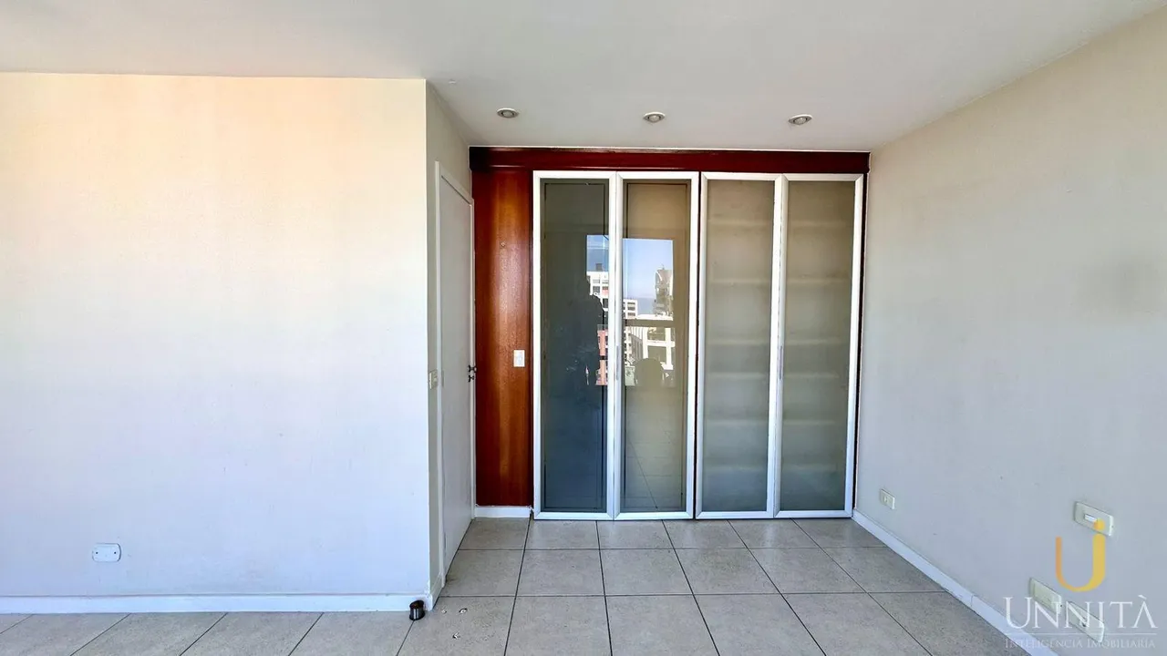 Unfurnished 3-bedroom apartment with 5 bathrooms — photo 15