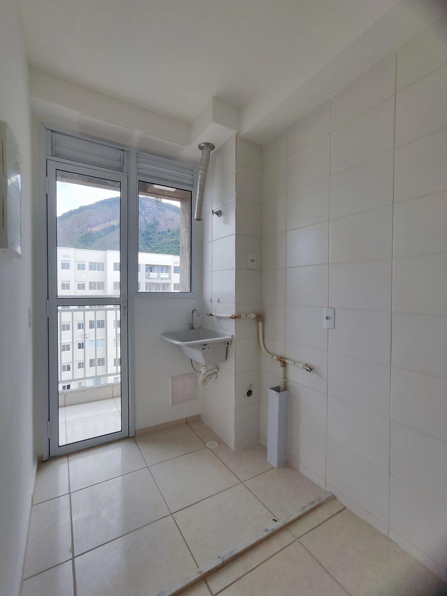 2-bedroom apartment with a balcony and 1 parking spot — photo 15