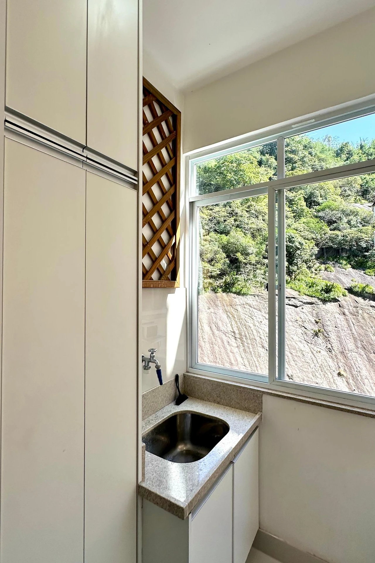 Apartamento mobiliado de 1 quarto com cozinha integrada — photo 18