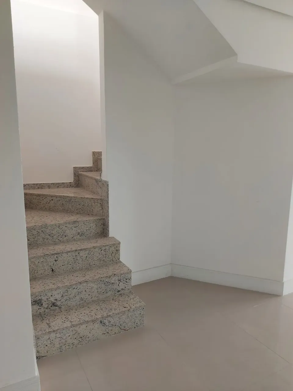 255 m² duplex-style home with 3 bedrooms and balcony grill — photo 6