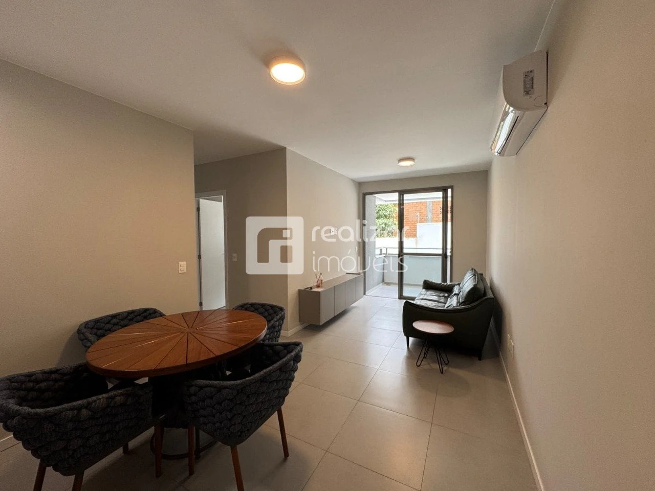 Furnished 2-bedroom apartment with 1 en-suite and 104 m²