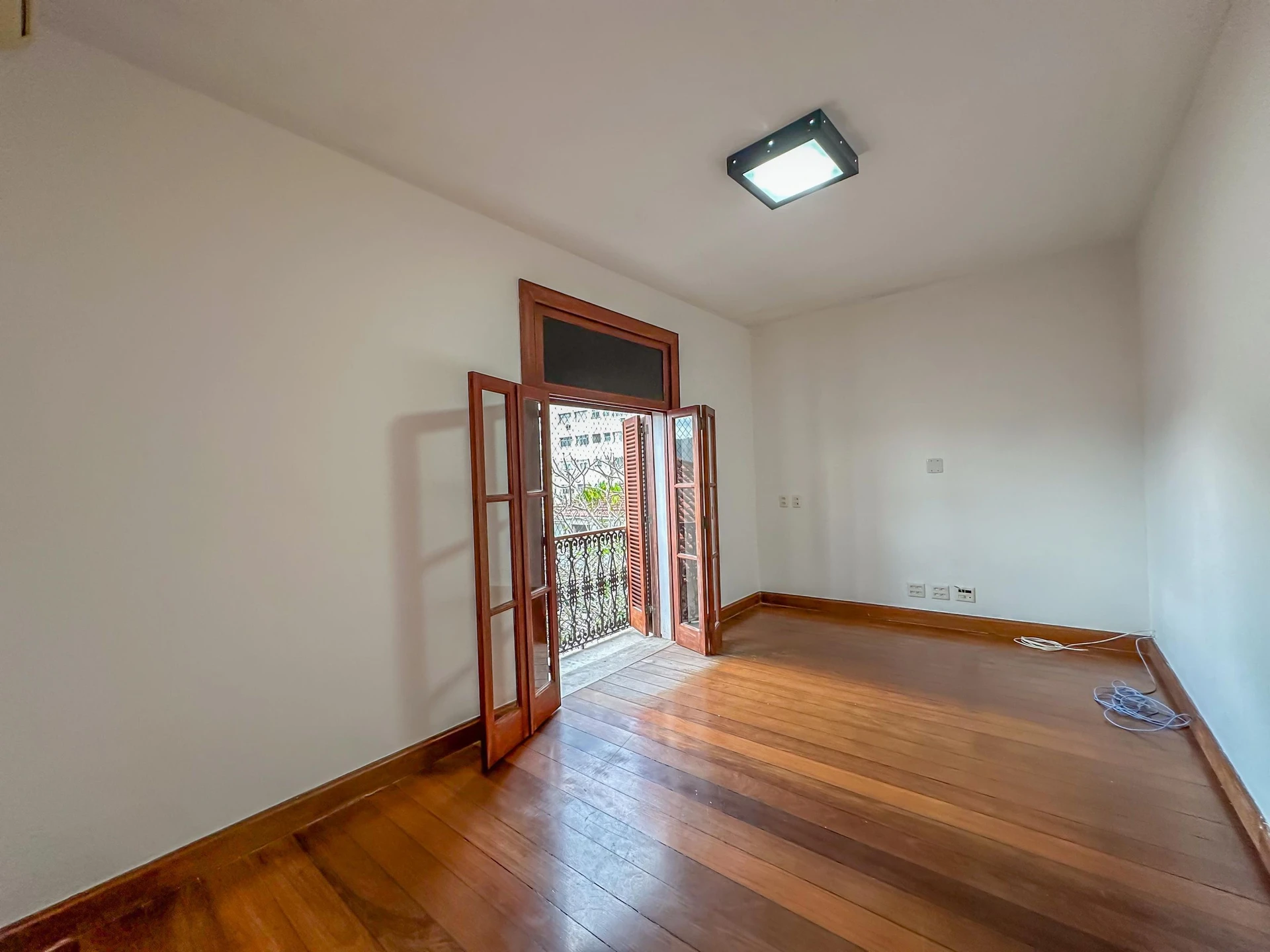 Apartment, 275 m², with a glass-enclosed balcony — photo 61