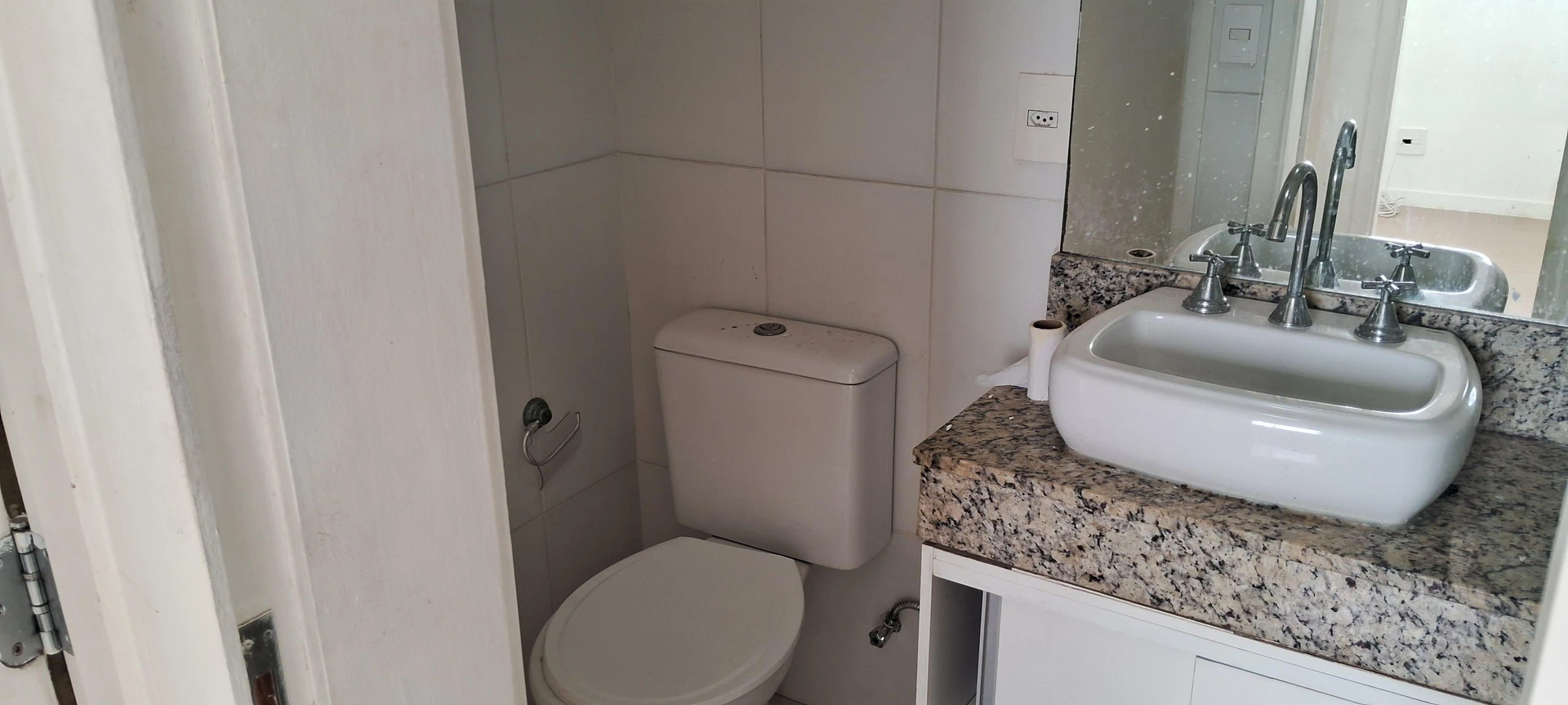 2-bedroom apartment in a building with a gym — photo 13