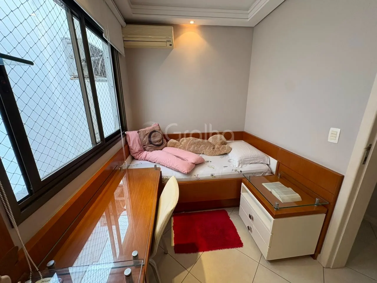 Furnished 3-bedroom apartment with an open-plan kitchen — photo 18