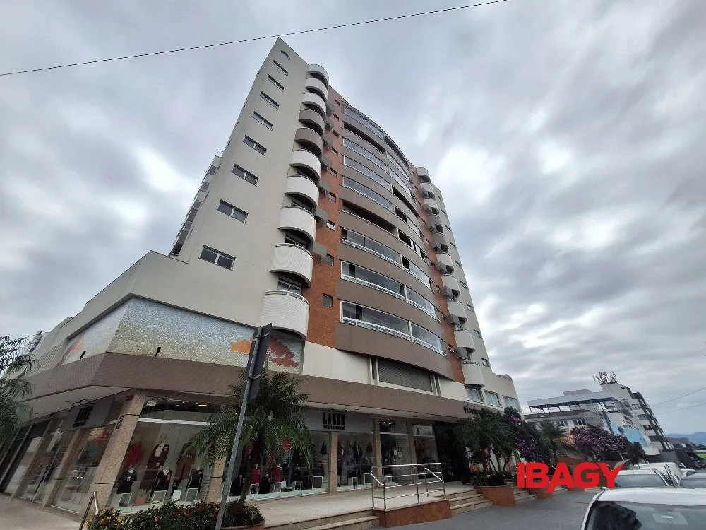 Apartamento amueblado de 4 dormitorios con balcón cerrado y 159 m² — photo 26