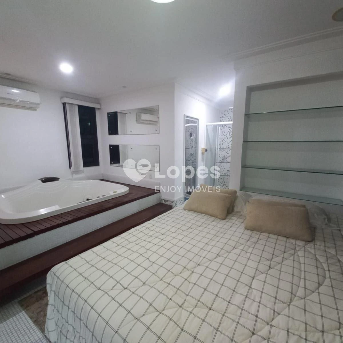 4-bedroom apartment with a home office — photo 30