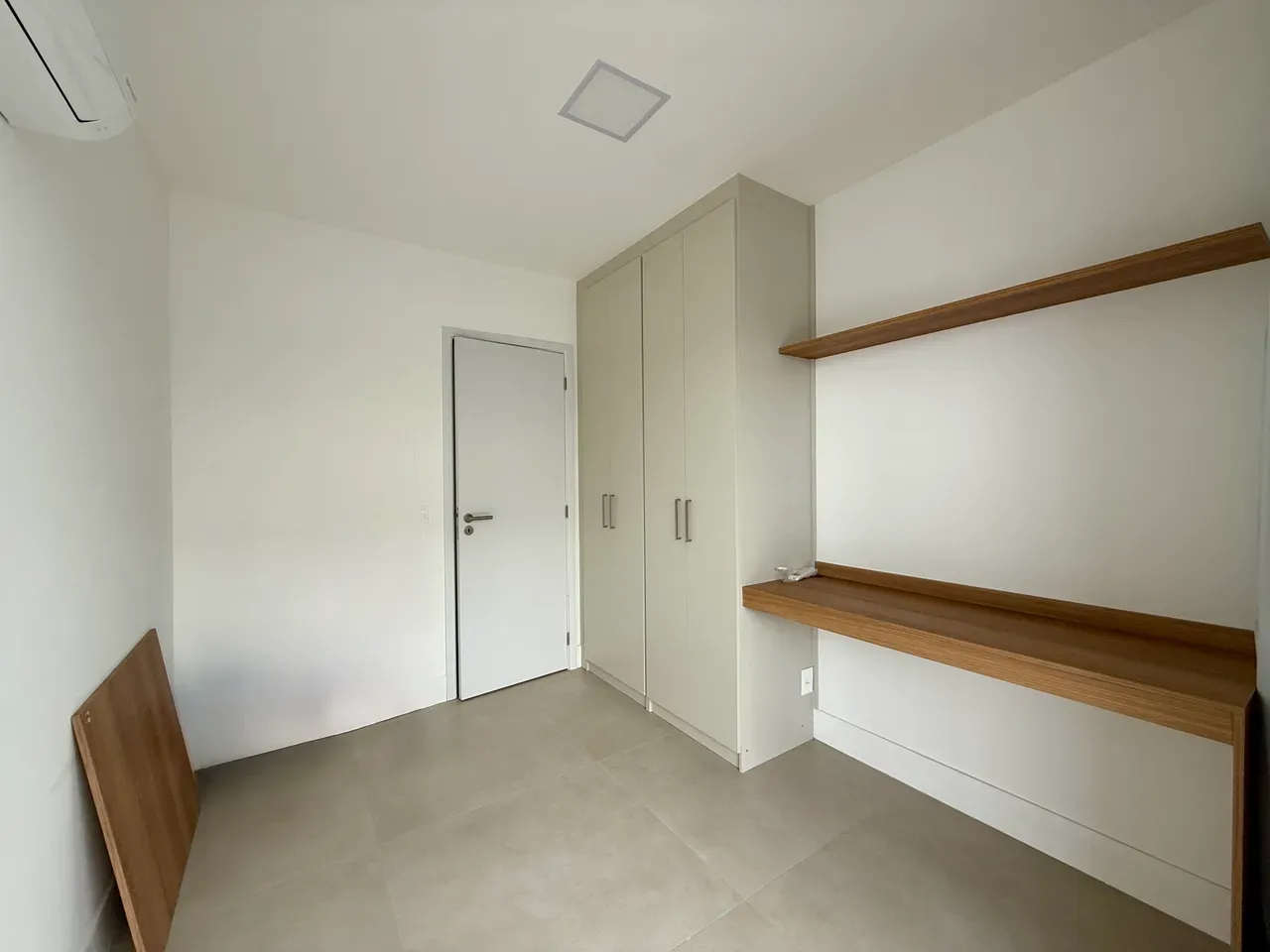 2-bedroom apartment with a water view — photo 8