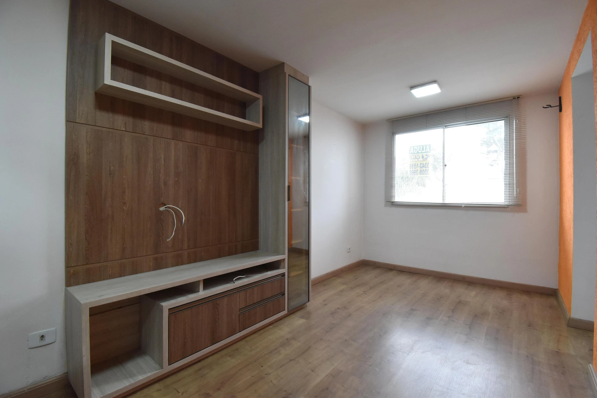 Засклений балкон та 2 спальні: квартира 49 м² — photo 4