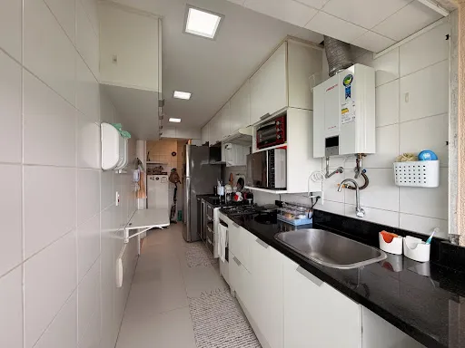 3-bedroom apartment with a glass-enclosed balcony — photo 42