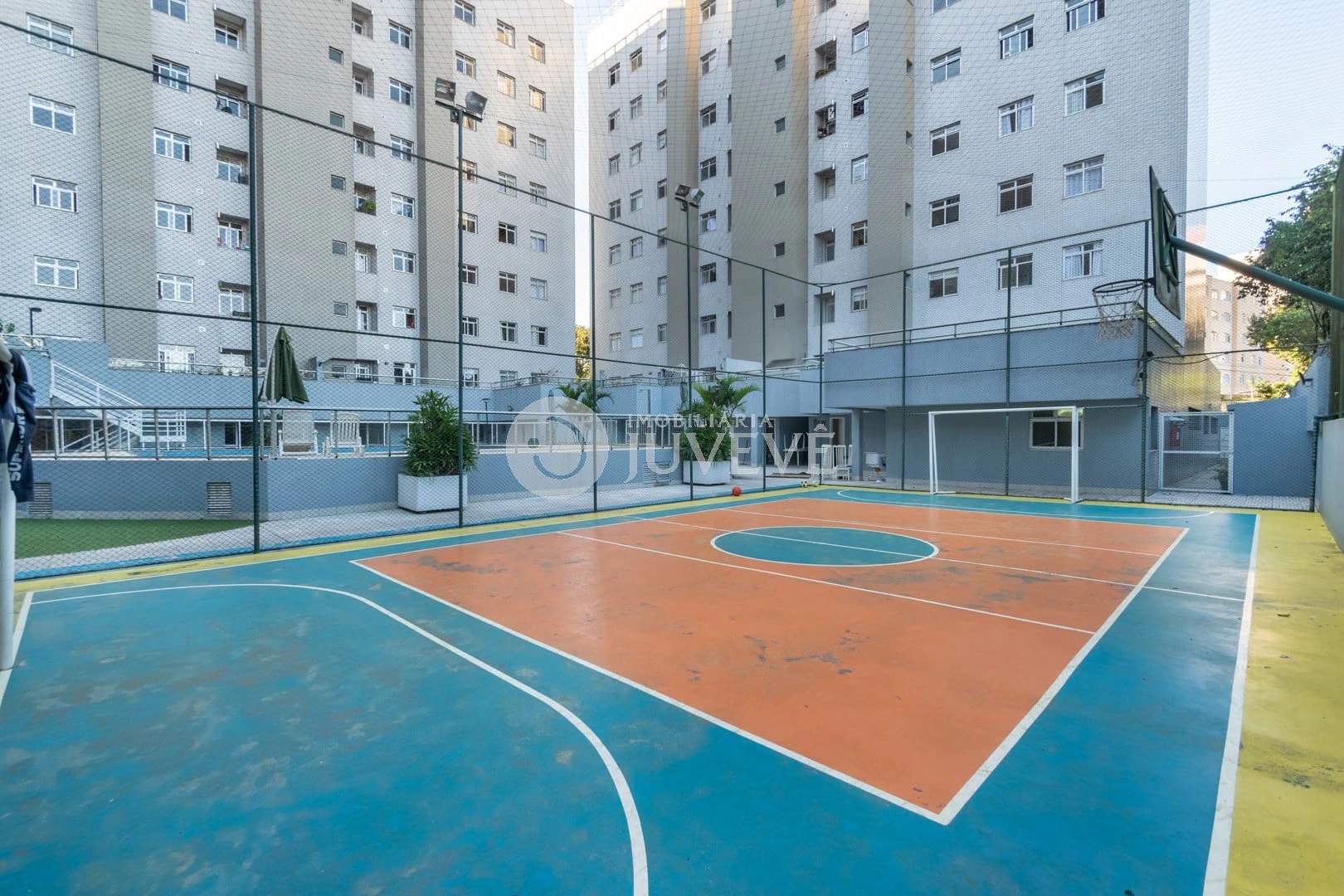 130 m² apartment with a walk-in closet and a bathtub — photo 30