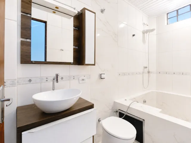 3-bedroom apartment with a closed kitchen and gas stove — photo 8