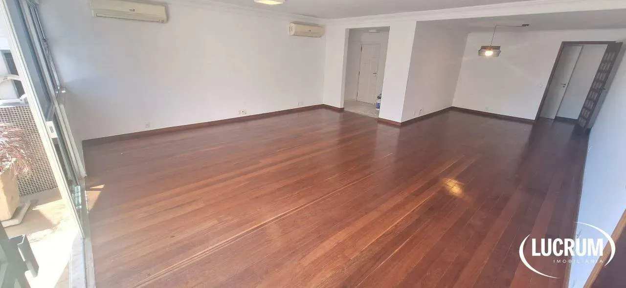 3-bedroom apartment with a walk-in closet — photo 4