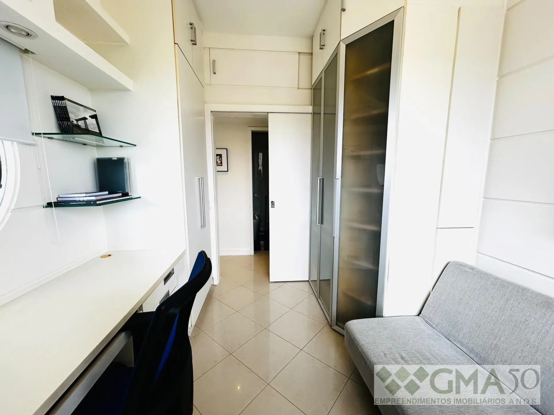 2-bedroom apartment in a building with a sauna — photo 38