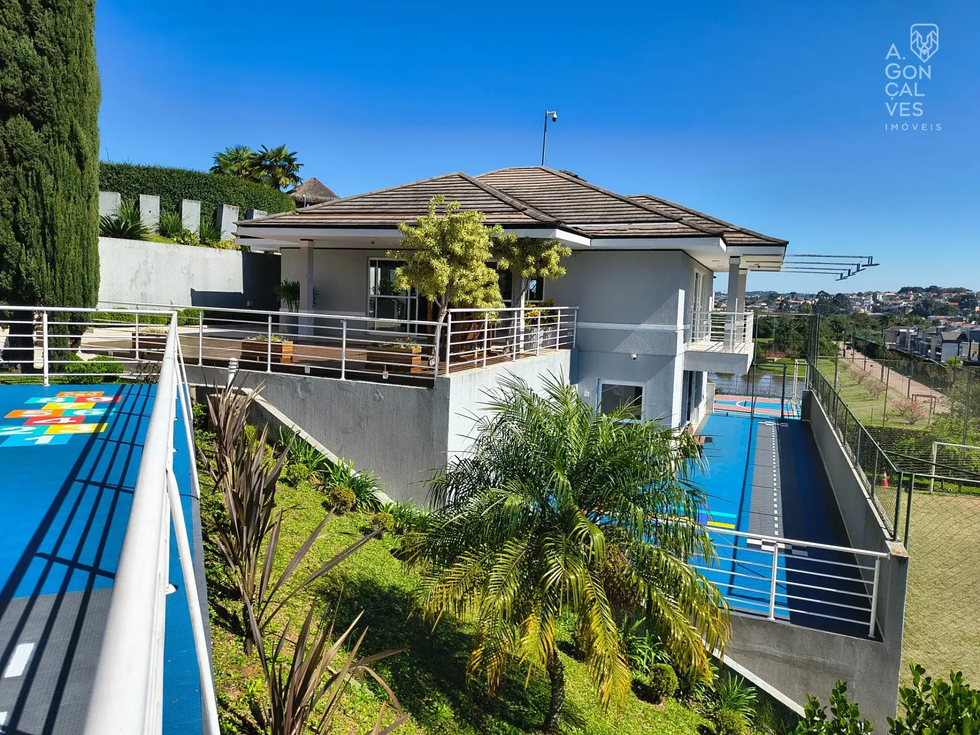 House with 3 suites and 2 parking spaces — photo 37