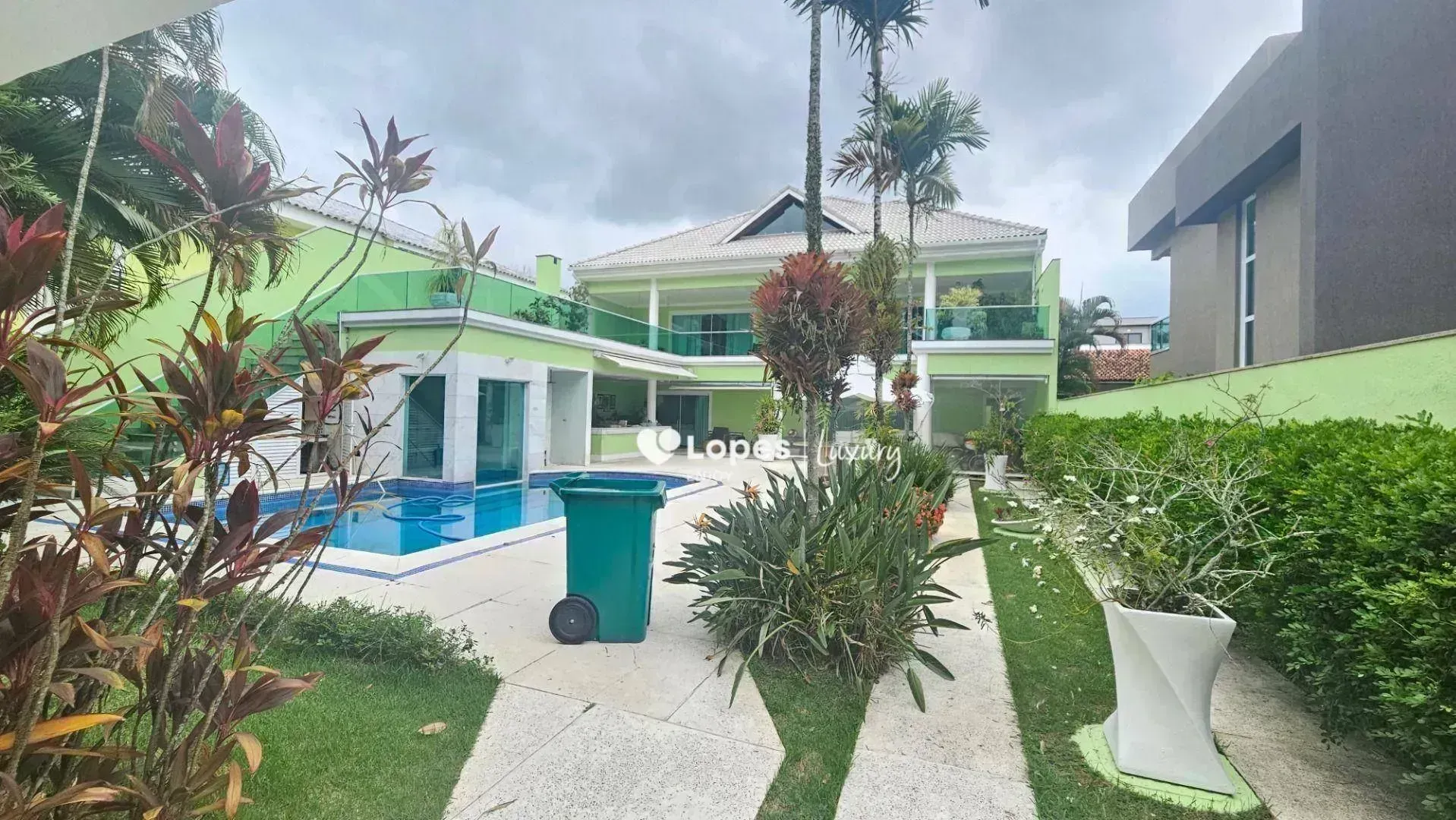Furnished house with 6 en-suite suites and a private pool — photo 35