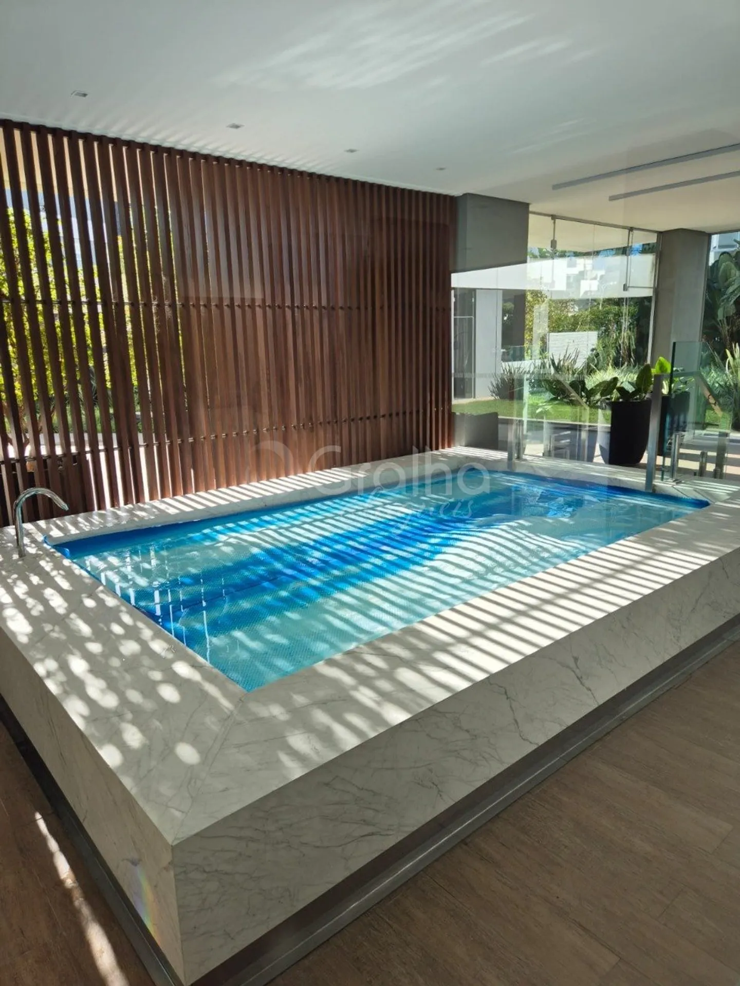 Furnished 2-bedroom apartment with 199 m² and 2 parking spaces — photo 4