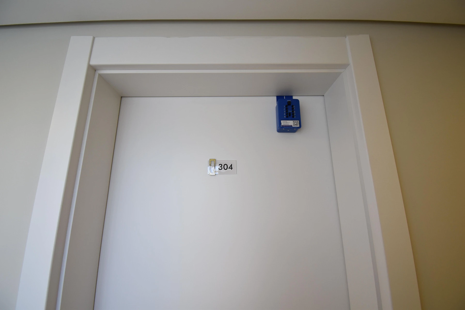 Furnished studio, 22 m², with a glass-enclosed balcony — photo 50
