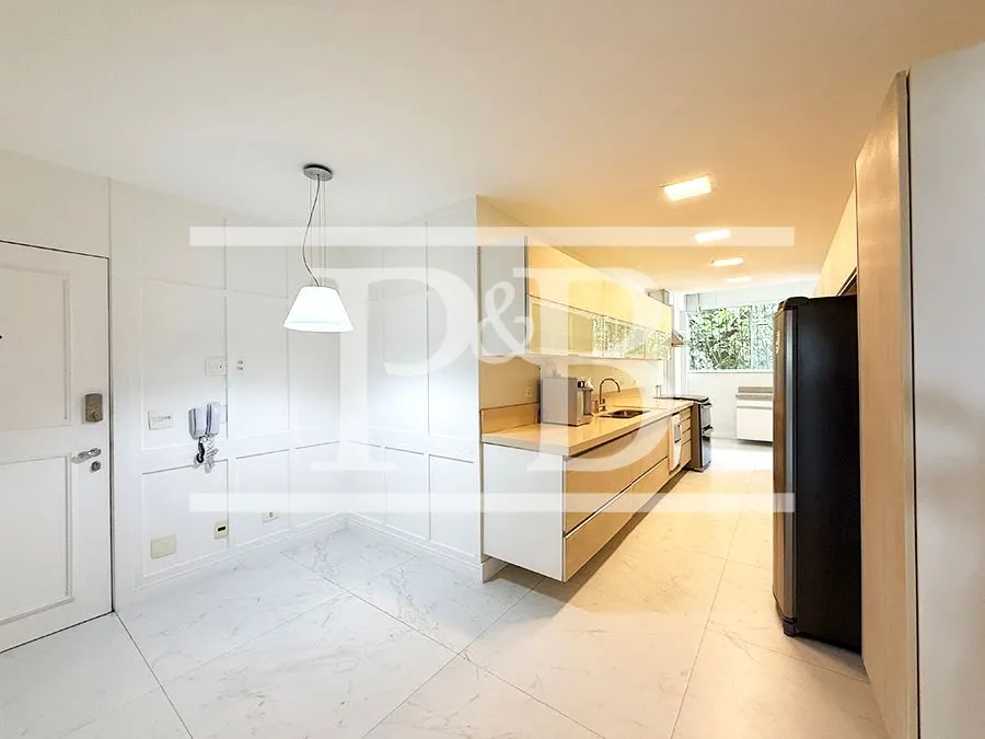 Furnished apartment, 230 m², with a bathtub — photo 33