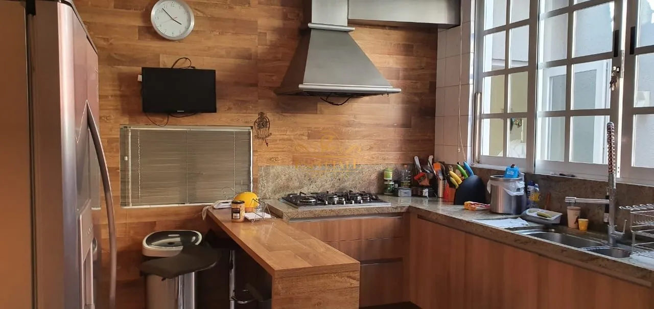 4-bedroom house with private BBQ and 4 parking spaces — photo 13