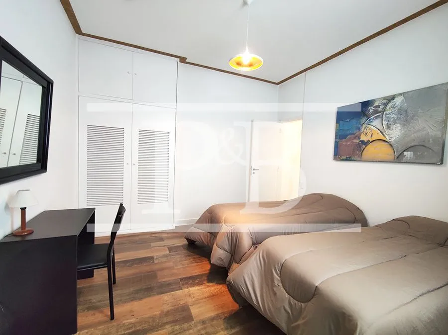 Furnished apartment with 4 bedrooms and 400 m² — photo 33