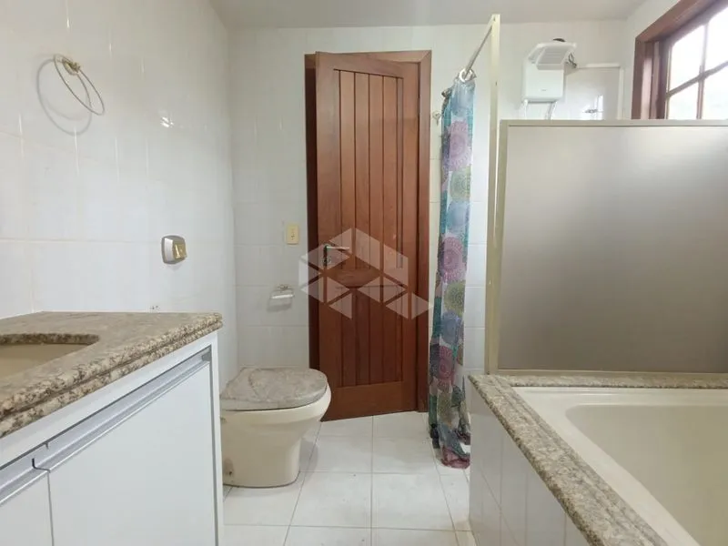 Furnished 360 m² house with 3 bedrooms and 6 parking spaces — photo 17