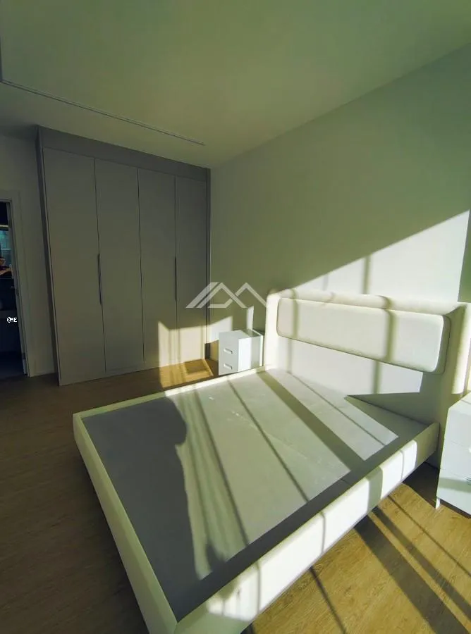 4-bedroom unfurnished apartment with glassed balcony — photo 30
