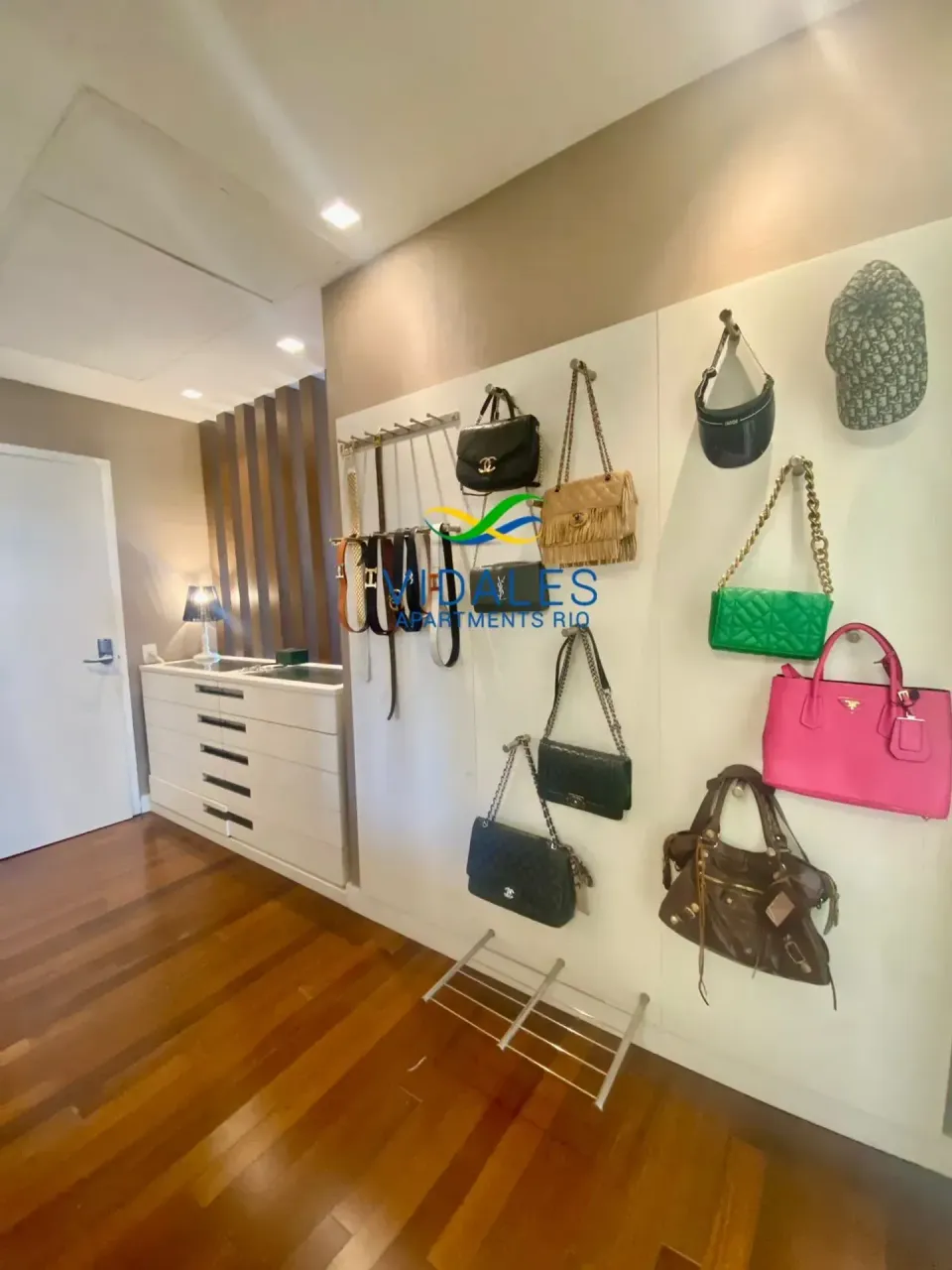 Furnished apartment with an open-plan kitchen and 5 bedrooms — photo 16